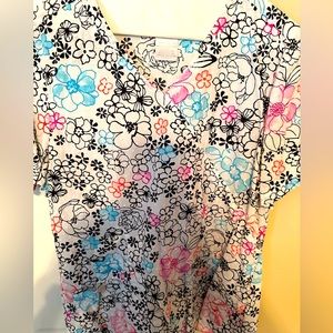 Women’s short sleeve scrub top